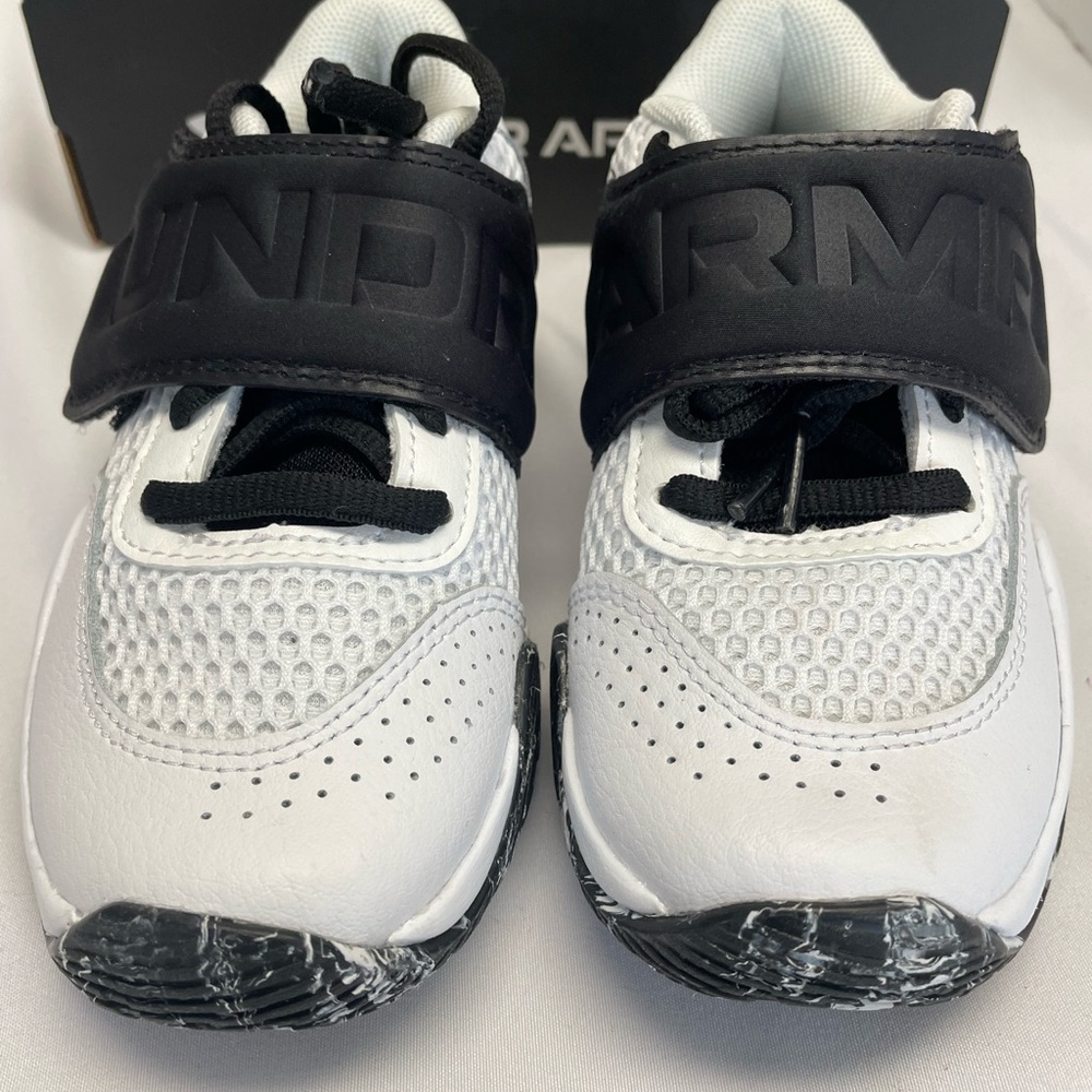 New Under Armour GS Zone
BB 2 Boys Shoe Sneakers Gym
Sports Size 7 3026637-101 - Picture 2 of 13